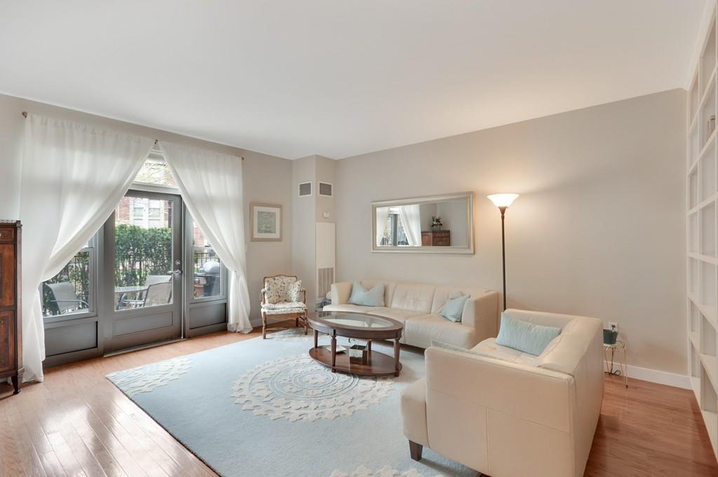 15 Savoy - Photo 1