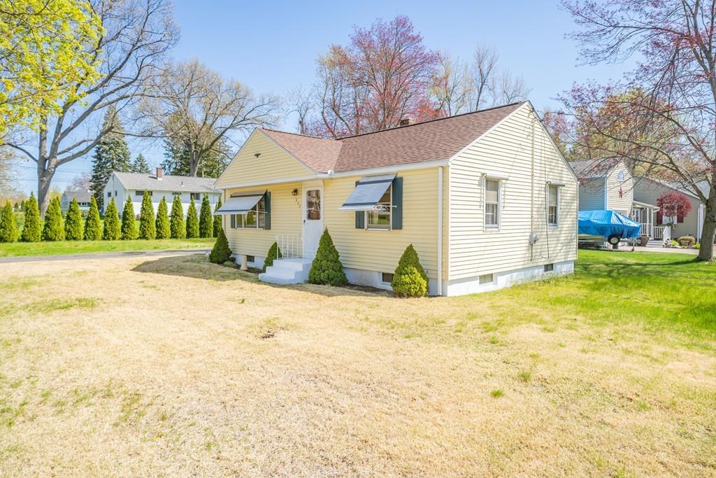 305 Greenaway Drive - Photo 1
