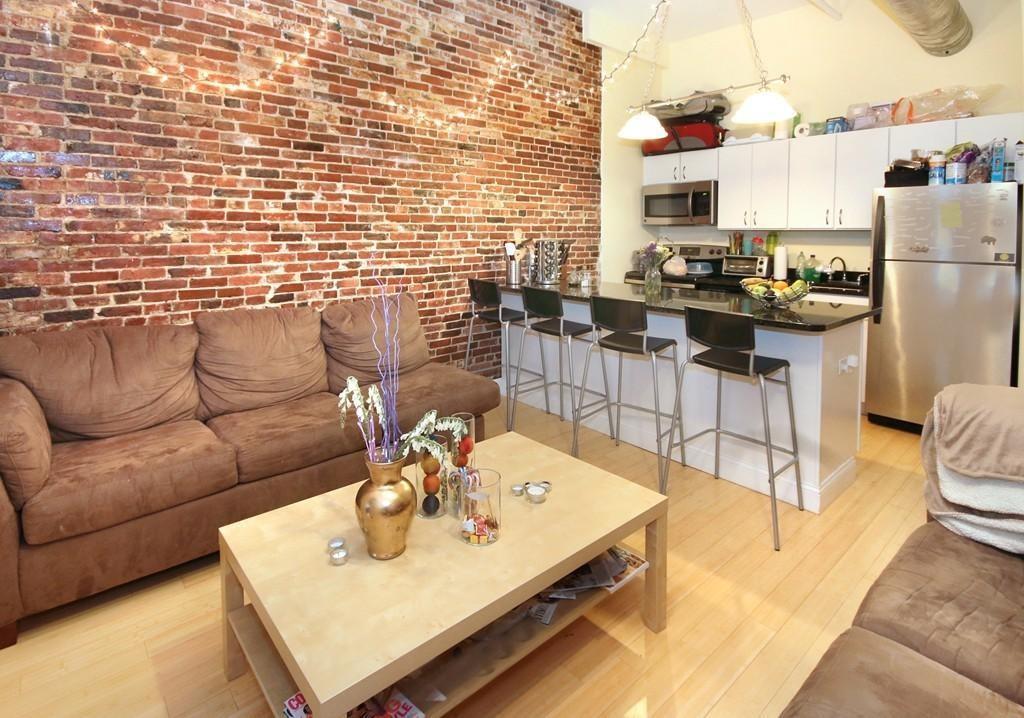 37 Temple Pl - Photo 1