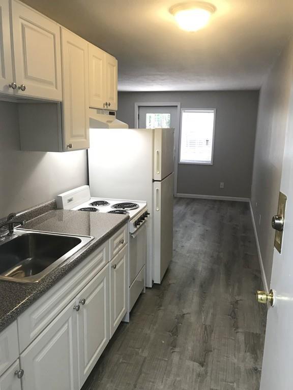 469 Westfield St - Photo 1