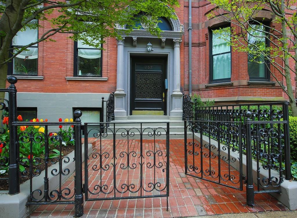 257 Commonwealth Ave - Photo 1