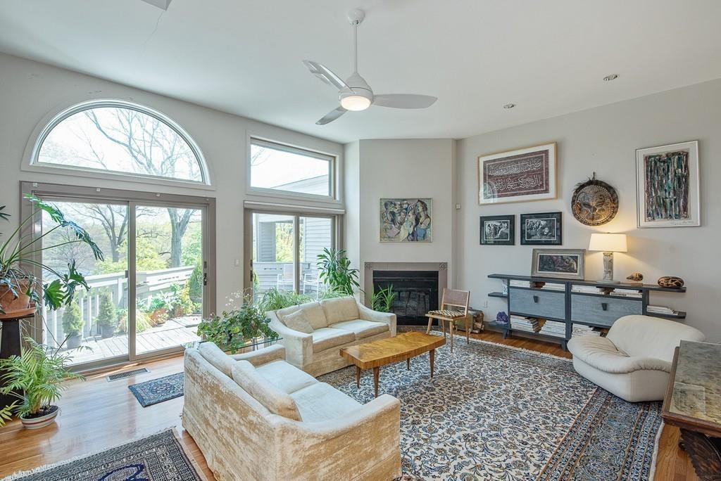 537 Boylston St - Photo 1