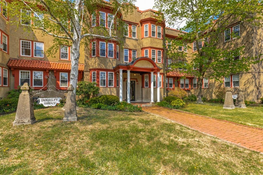 585 Franklin Street - Photo 1