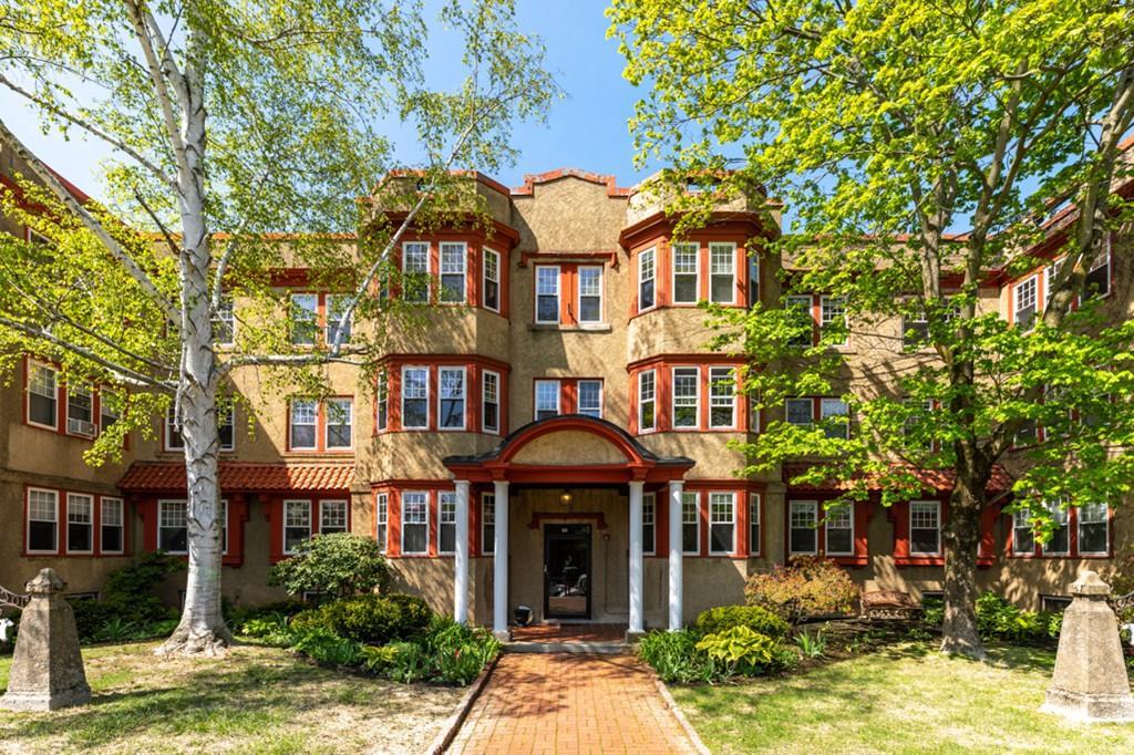 585 Franklin Street - Photo 1