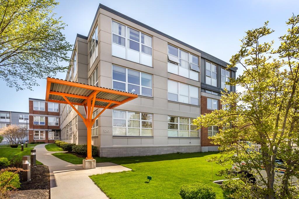 120 Holmes St - Photo 1