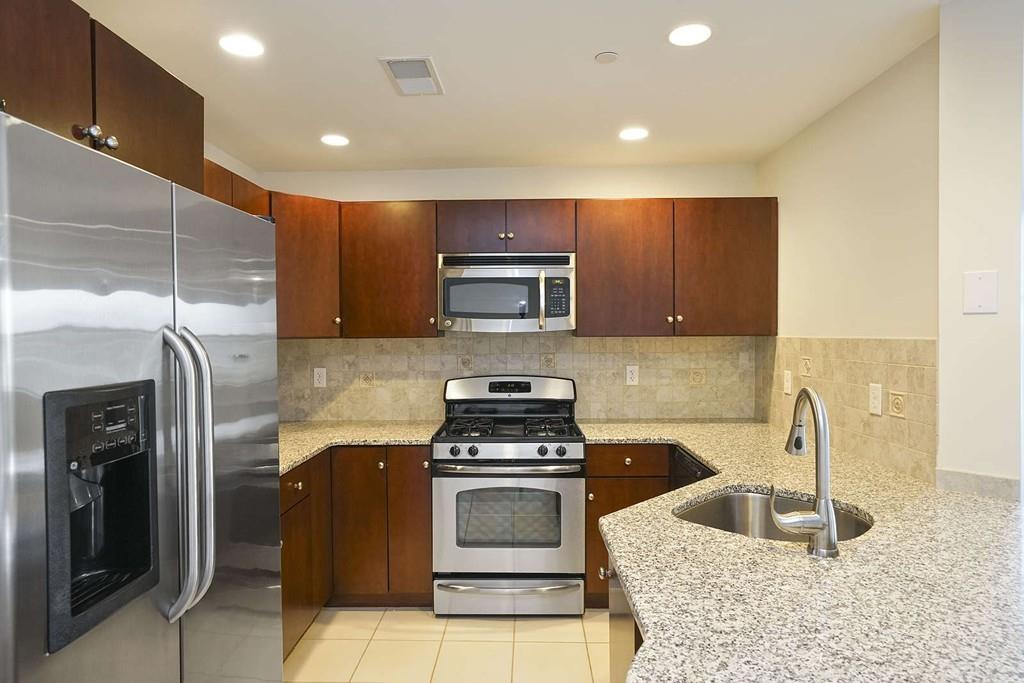 120 Wyllis Ave - Photo 1