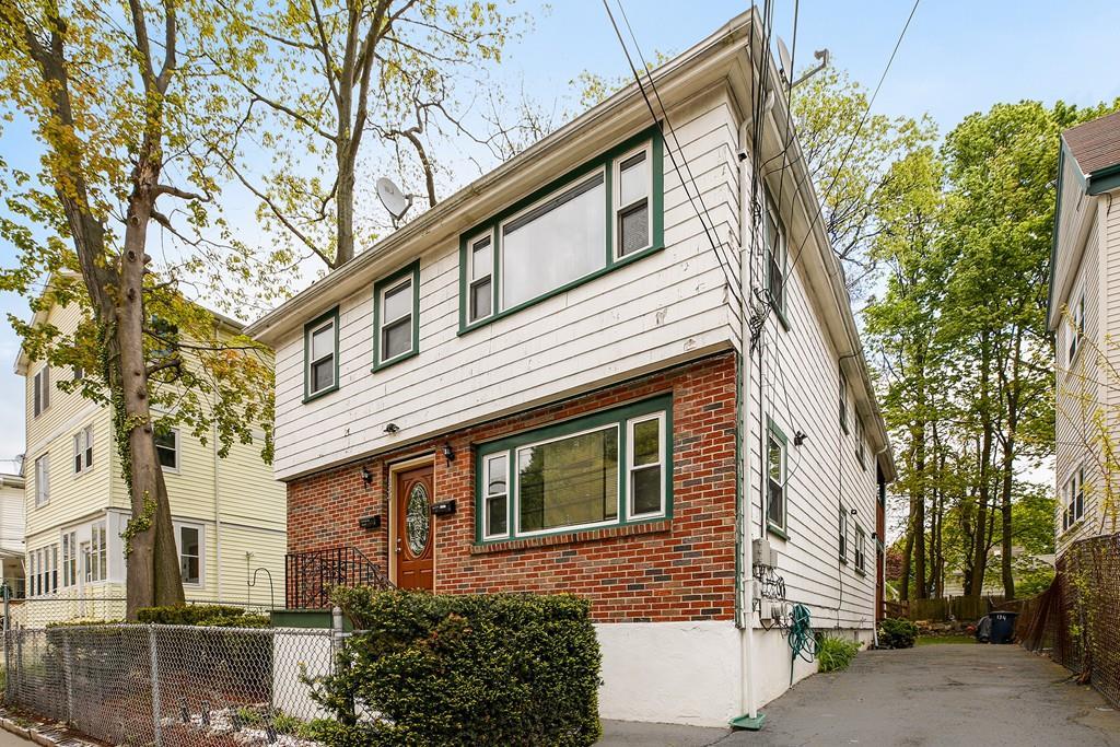 134 W Selden St - Photo 1