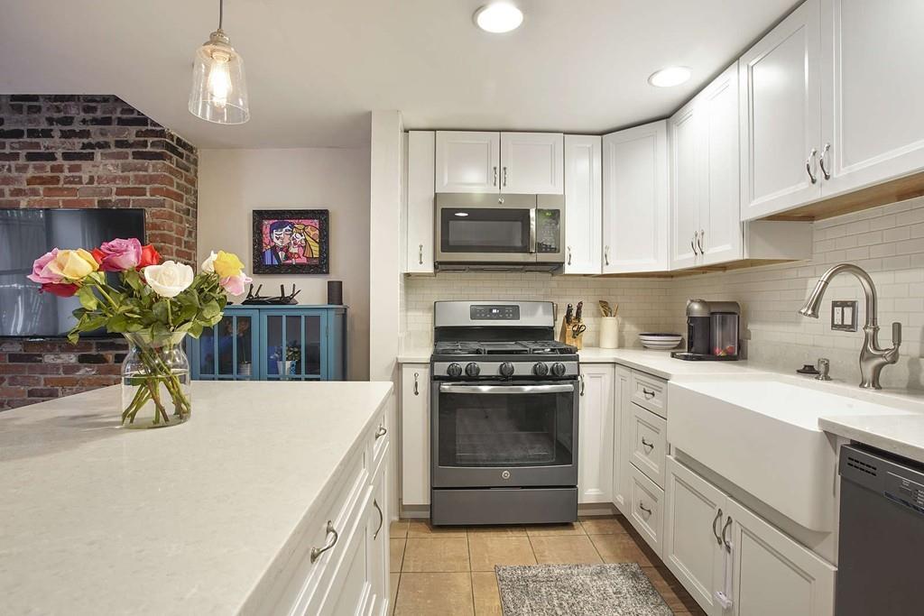 1670 Washington St - Photo 1