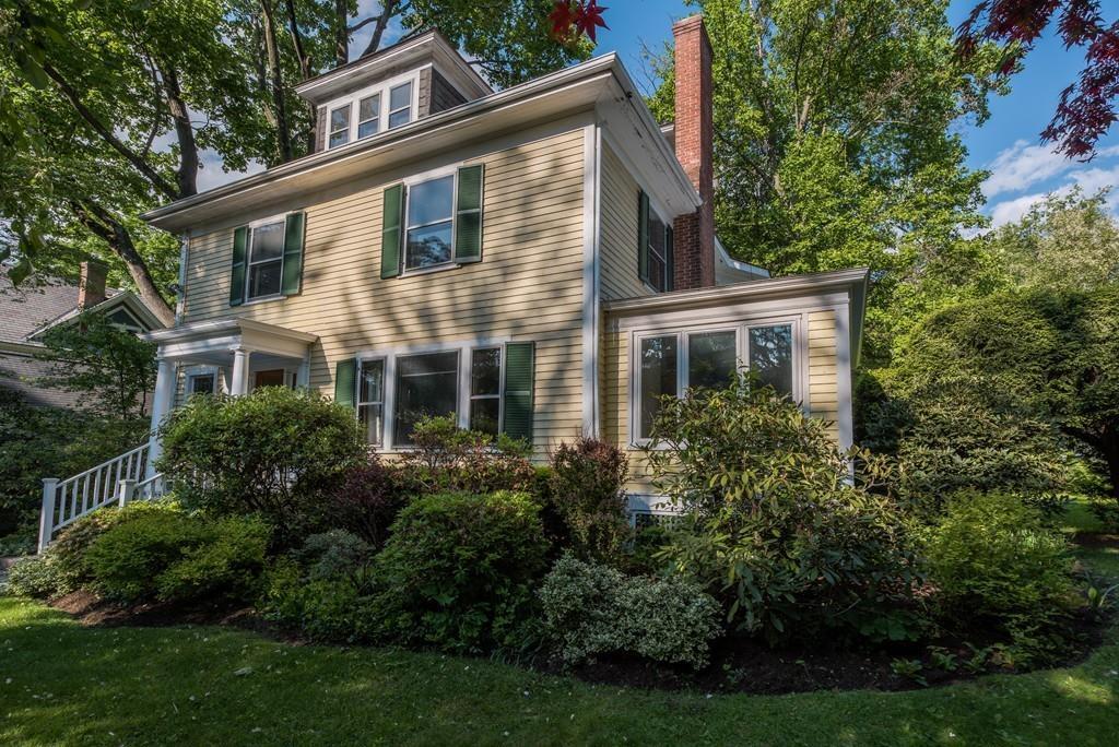 135 Lincoln Ave - Photo 1