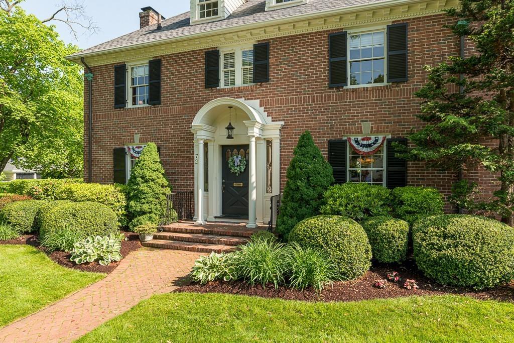 72 Farmington Ave - Photo 1