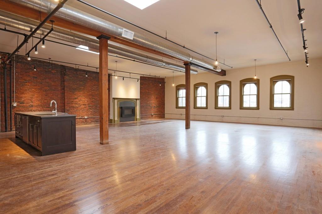 144 Lincoln St - Photo 1