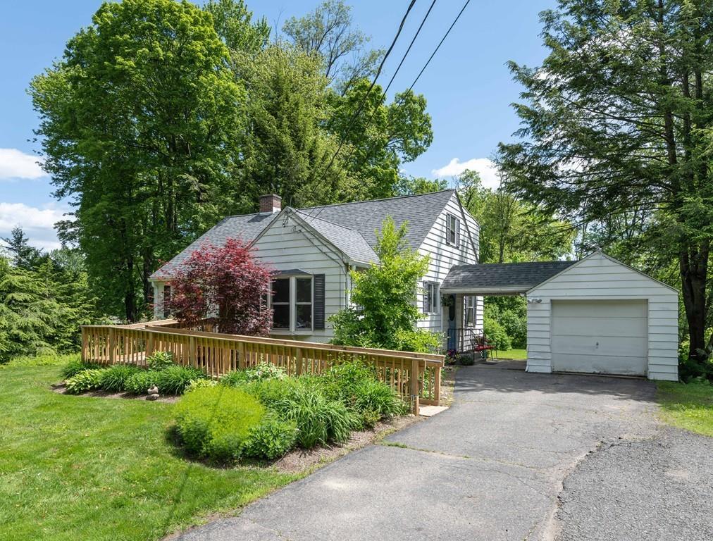 635 E Pleasant St - Photo 1