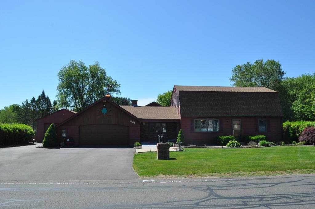 661 Barry St - Photo 1