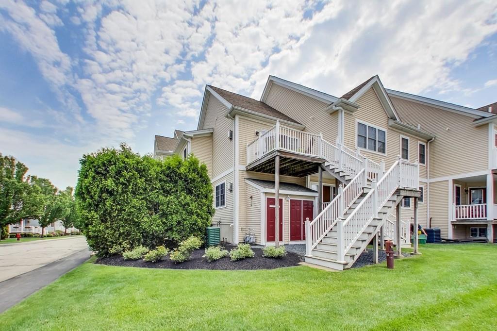 301 Hampton Way - Photo 1