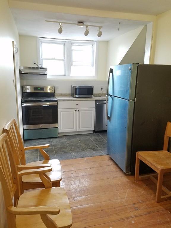 14 Hillside St - Photo 1