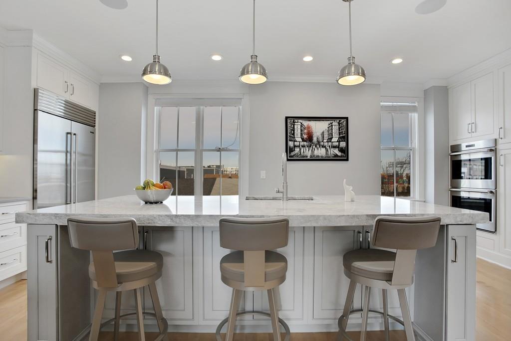 527 East Broadway - Photo 1