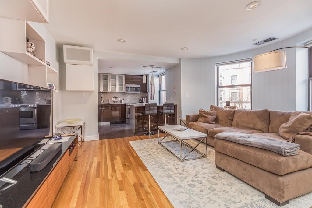 108 Gainsborough St - Photo 1