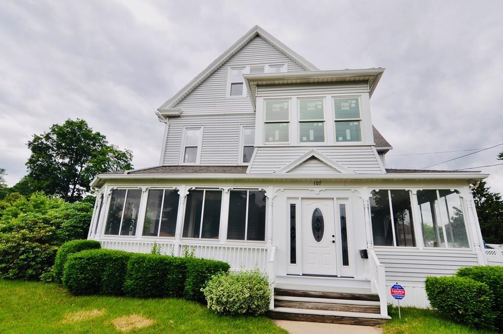 107 Carlton St - Photo 1
