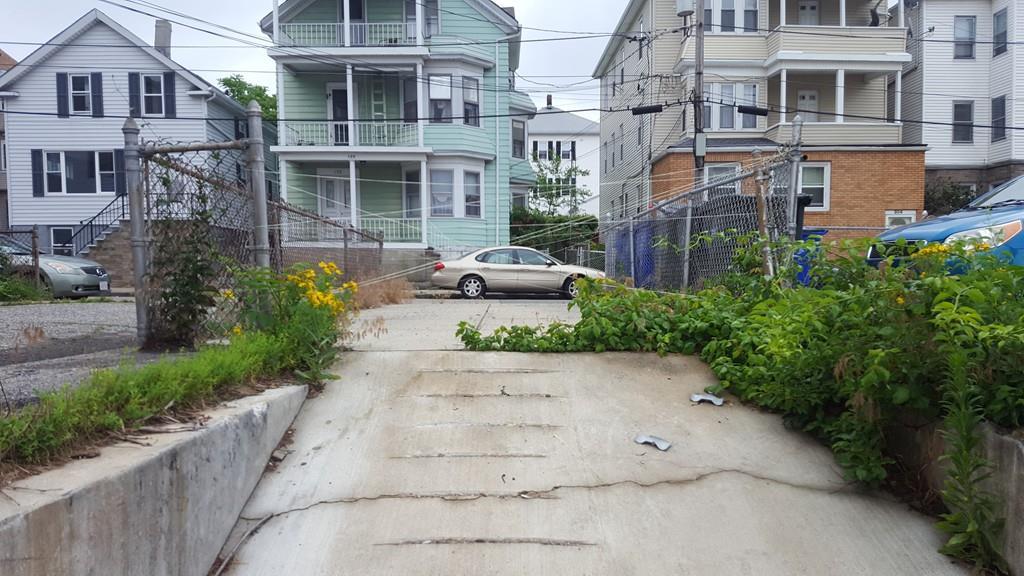 1338 Pleasant St - Photo 1