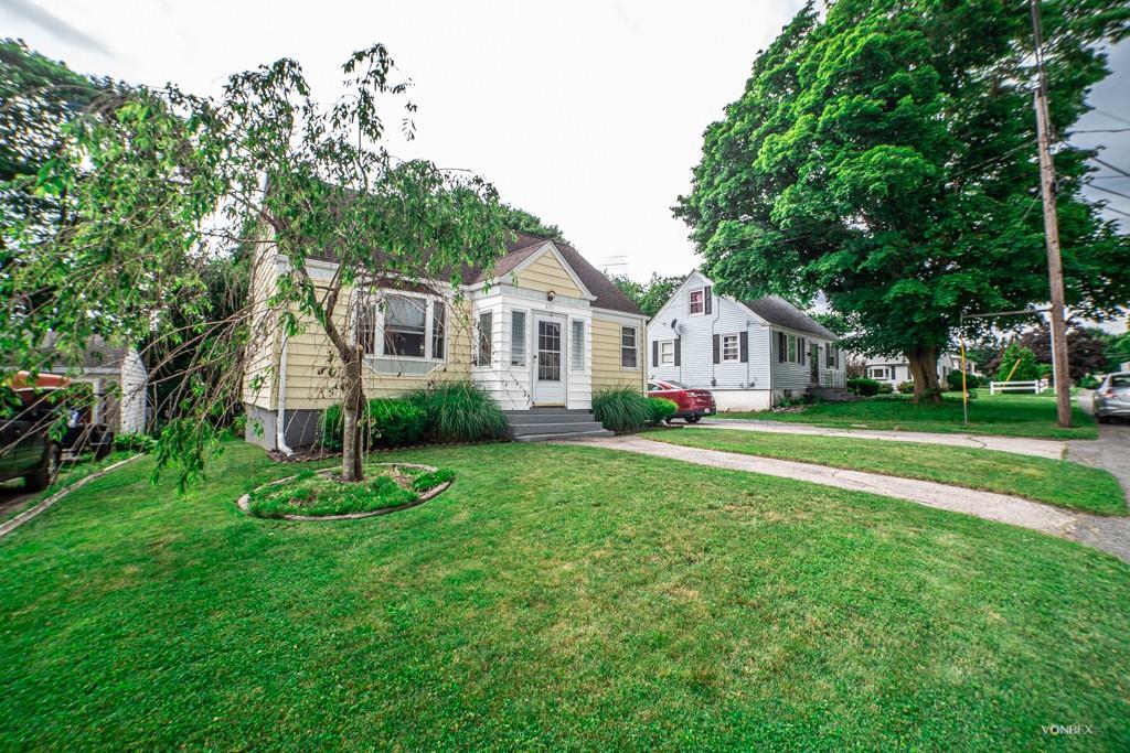 225 Mcarthur Ave - Photo 1