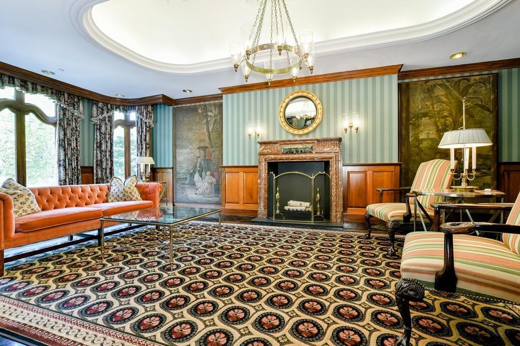 390 Commonwealth Ave - Photo 1