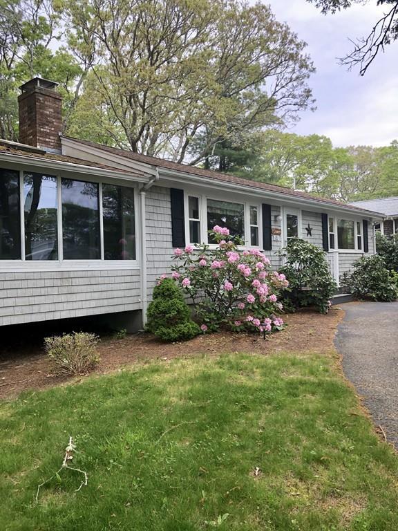 121 Edgewater Dr E - Photo 1