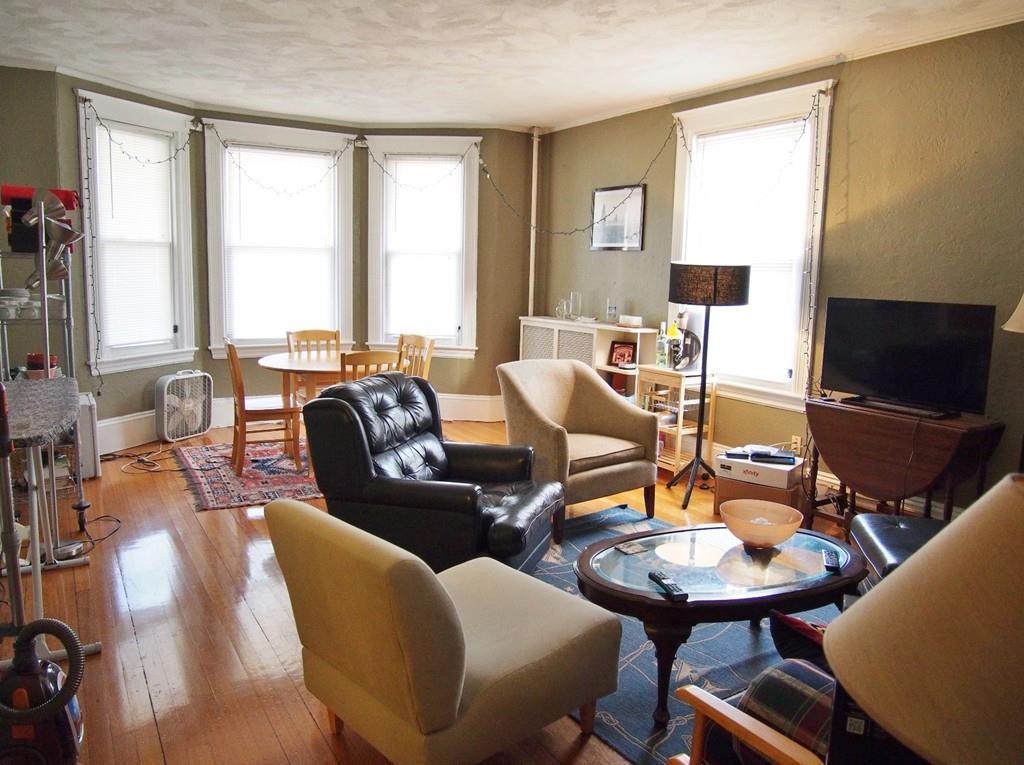 148 Strathmore Rd - Photo 1
