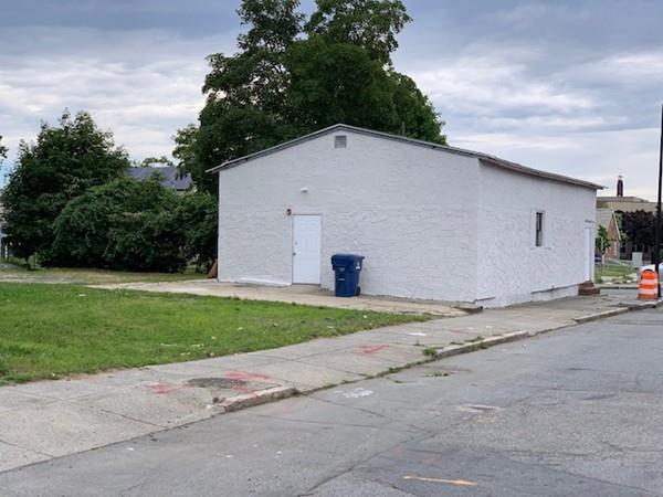 133-135 Acushnet Ave - Photo 1