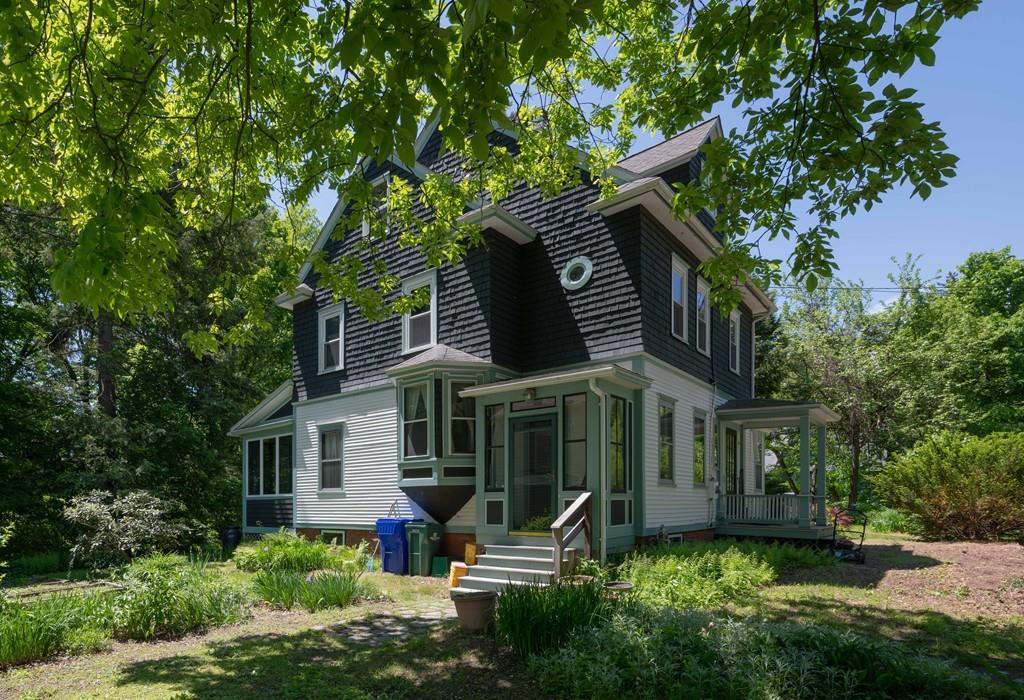 220 Grove St - Photo 1