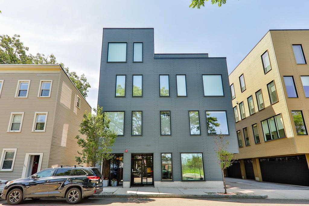 537 E 1St St - Photo 1