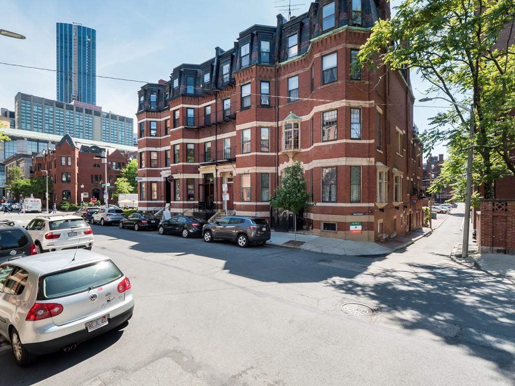 30 Gloucester - Photo 1