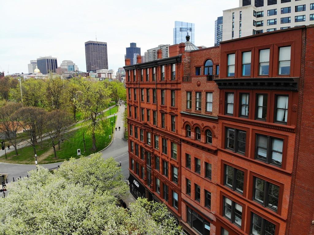2 Park Plaza - Photo 1