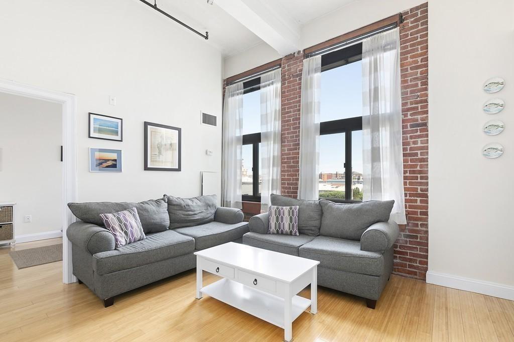 320 W 2nd - Photo 1