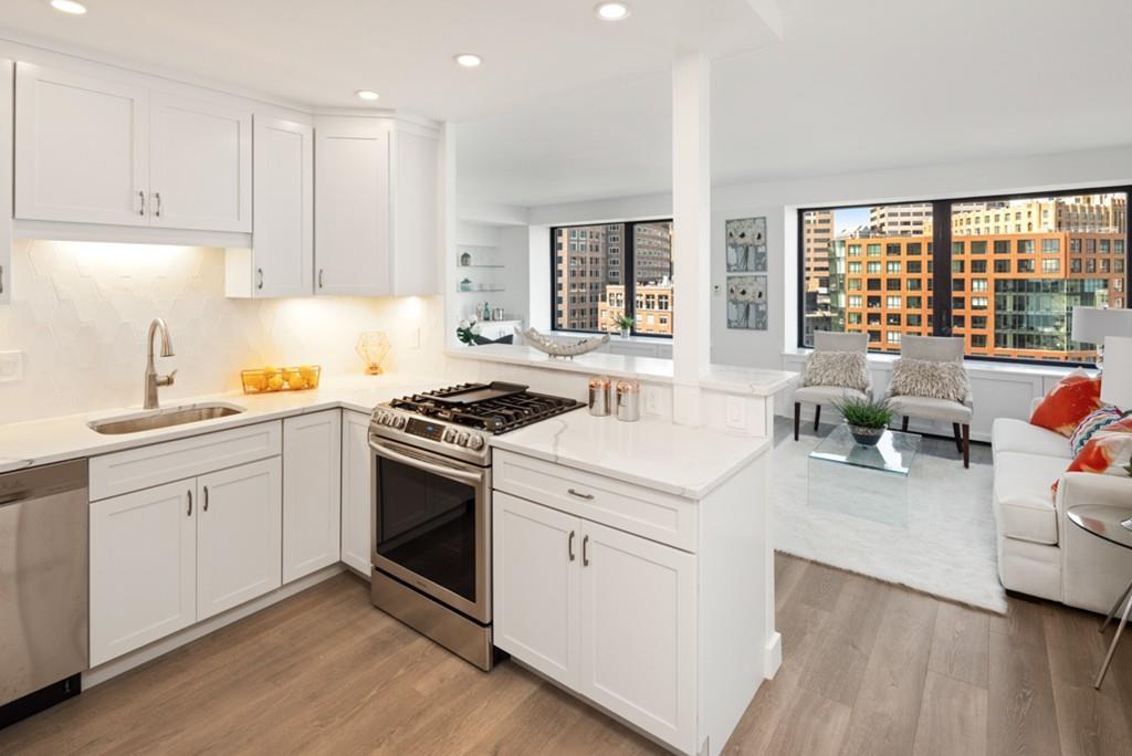 65 East India Row - Photo 1