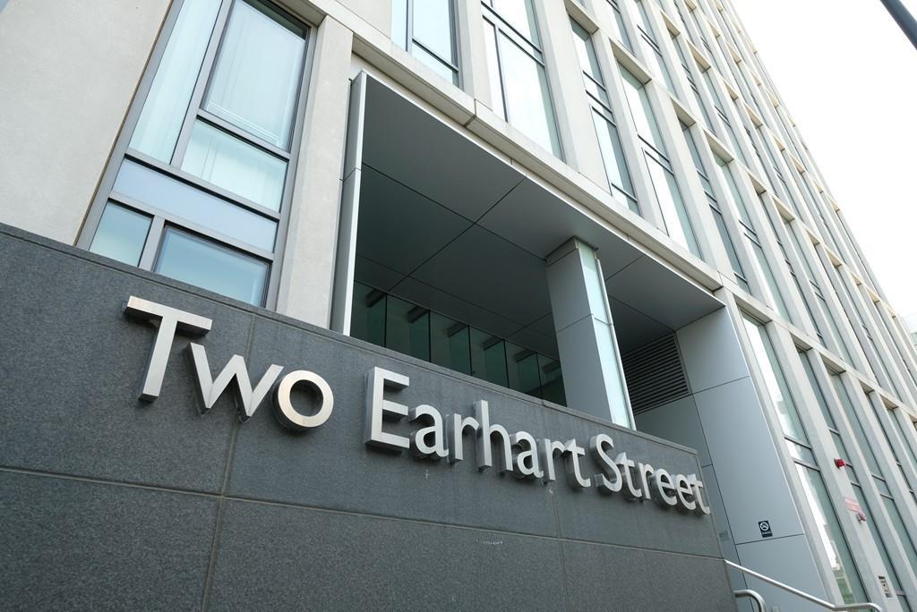 2 Earhart - Photo 1