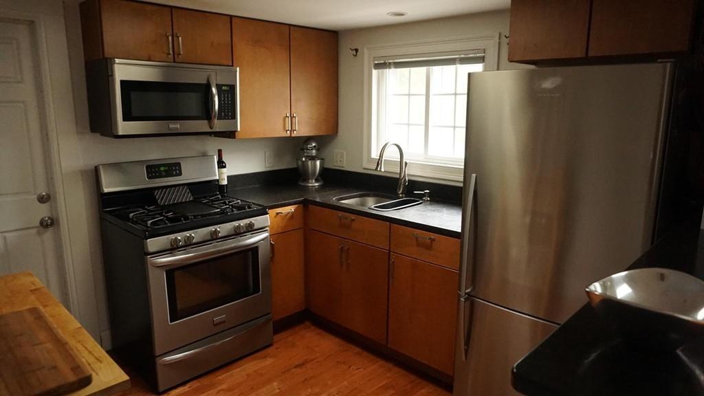 10 Underhill Street - Photo 1