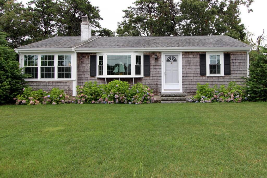 15 College Dr - Photo 1
