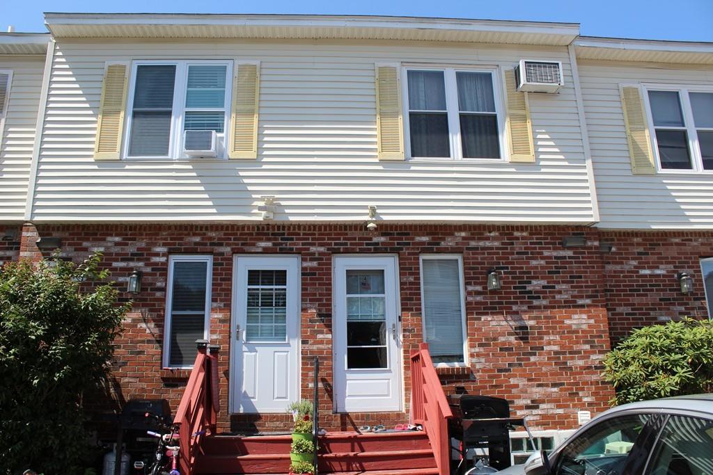 90 Light St - Photo 1