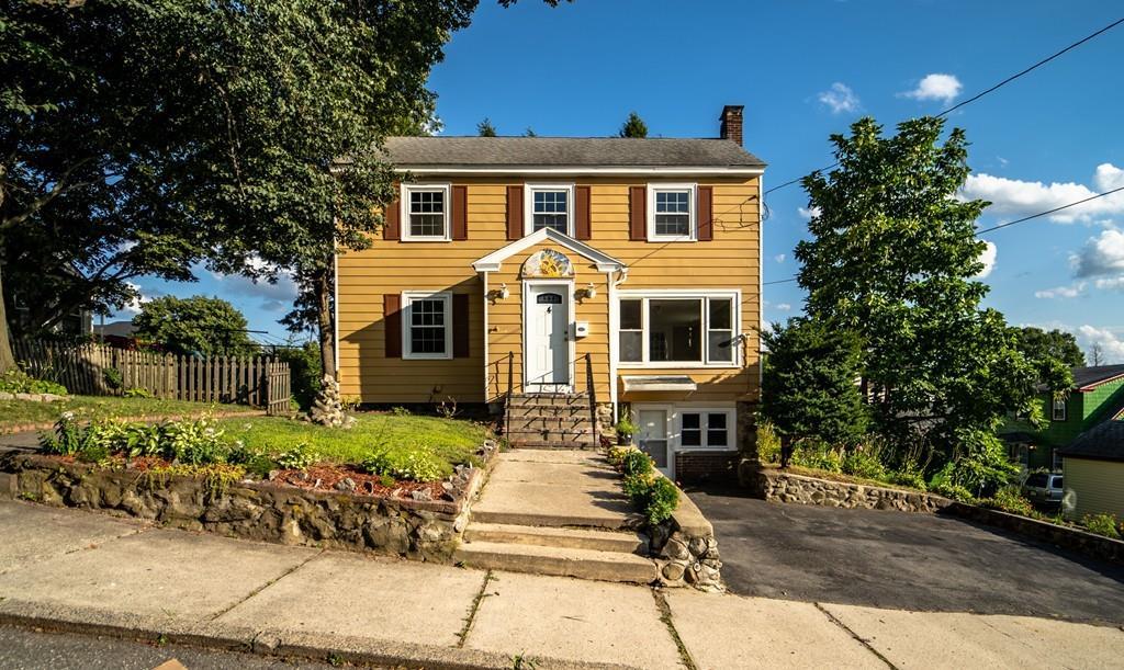 4 Tudor Ave - Photo 1