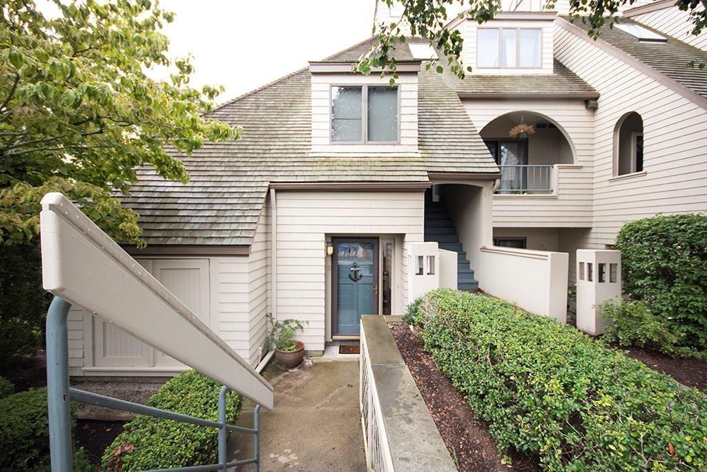 9 Weetamoe Farm Drive - Photo 1