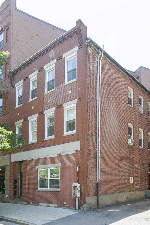 392 Commercial St - Photo 1