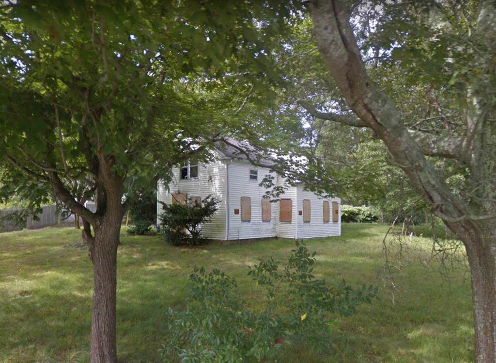 5 Tyler Ave - Photo 1