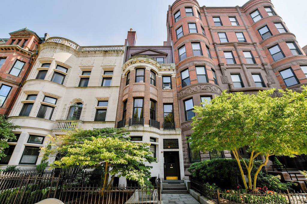 306 Commonwealth Ave - Photo 1