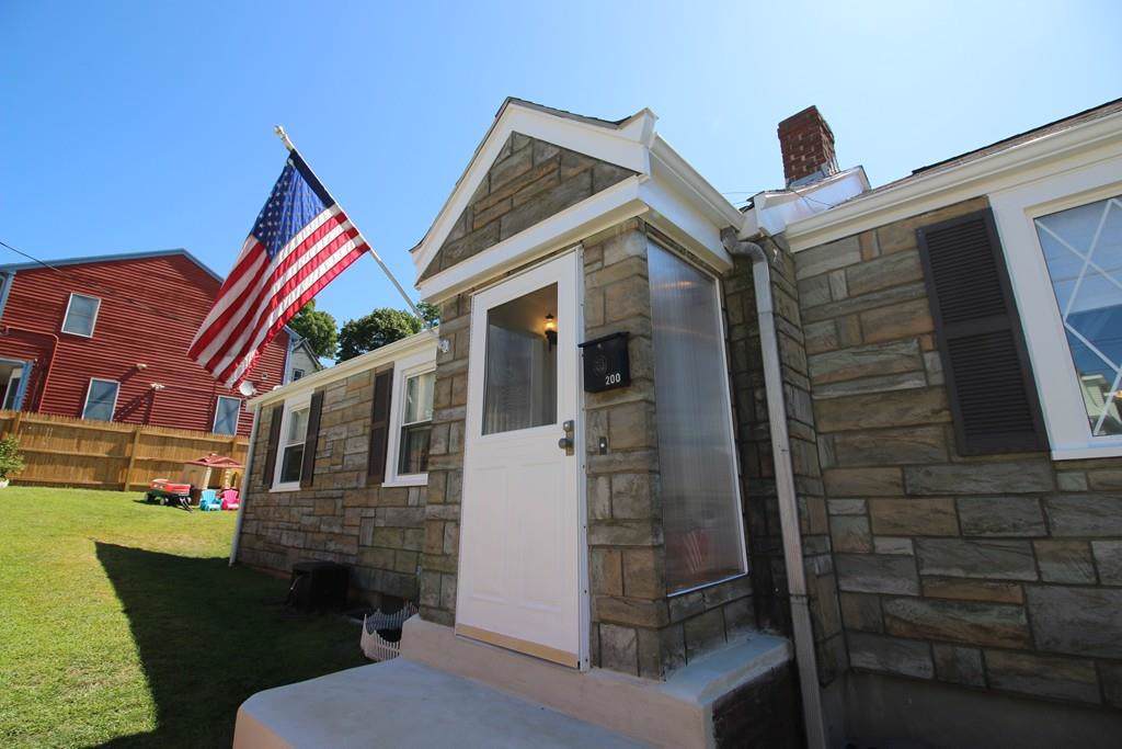 200 Allen Ave - Photo 1