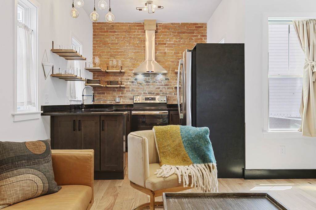 429 Chelsea St. - Photo 1