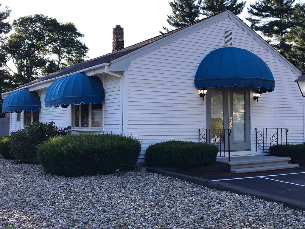 1688 Main St - Photo 1