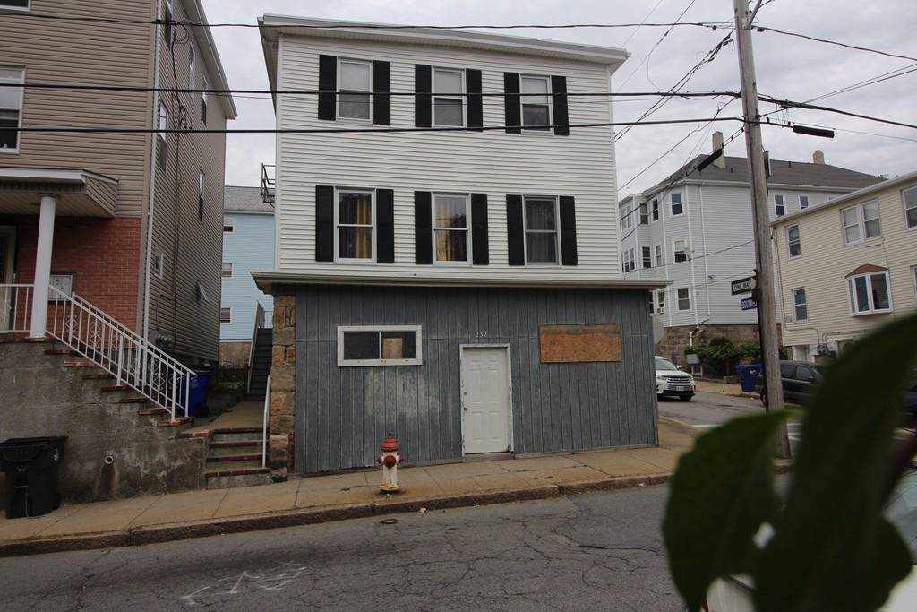 232 Alden St - Photo 1