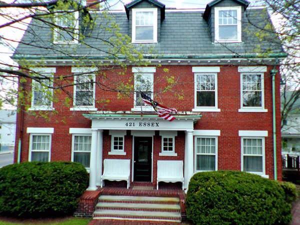 421 Essex St - Photo 1