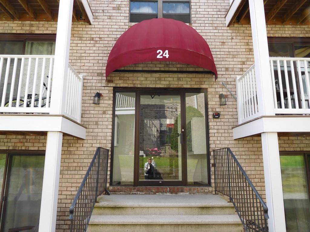 24 Kenmar Dr - Photo 1