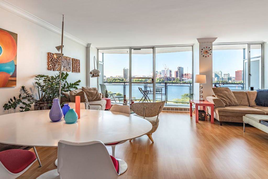 330 Beacon - Photo 1